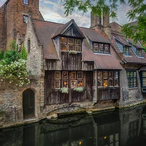 Exclusive Bonifacius Bed & Breakfast